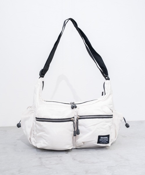 Dickies(ディッキーズ)の「【Dickies】DK PADDED MP SHOULDERBAG/ ディッキーズ マルチポケット シャイニー ショルダーバッグ(ショルダーバッグ・メンズ・ブラック/アイボリー/カーキ/チャコールグレー・FREE)」の2枚目の写真