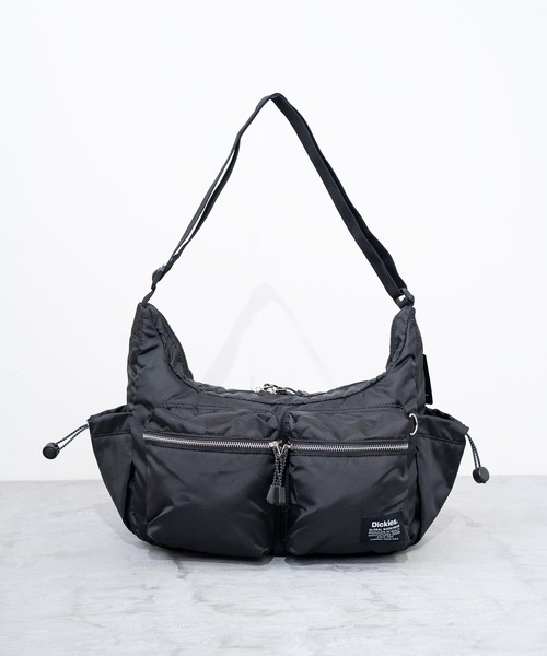 Dickies(ディッキーズ)の「【Dickies】DK PADDED MP SHOULDERBAG/ ディッキーズ マルチポケット シャイニー ショルダーバッグ(ショルダーバッグ・メンズ・ブラック/アイボリー/カーキ/チャコールグレー・FREE)」の3枚目の写真