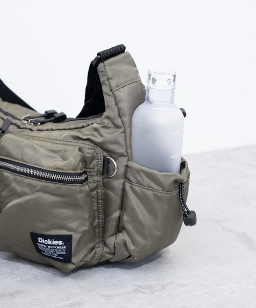 Dickies(ディッキーズ)の「【Dickies】DK PADDED MP SHOULDERBAG/ ディッキーズ マルチポケット シャイニー ショルダーバッグ(ショルダーバッグ・メンズ・ブラック/アイボリー/カーキ/チャコールグレー・FREE)」の14枚目の写真