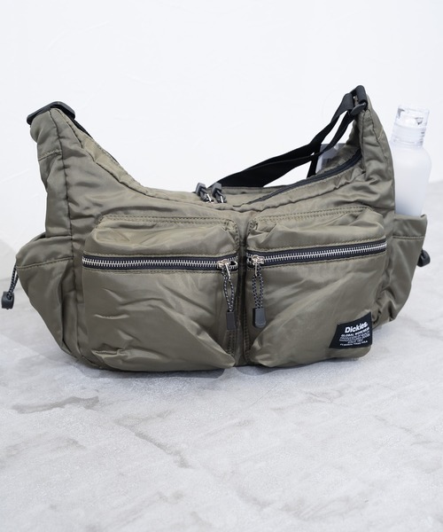 Dickies(ディッキーズ)の「【Dickies】DK PADDED MP SHOULDERBAG/ ディッキーズ マルチポケット シャイニー ショルダーバッグ(ショルダーバッグ・メンズ・ブラック/アイボリー/カーキ/チャコールグレー・FREE)」の13枚目の写真