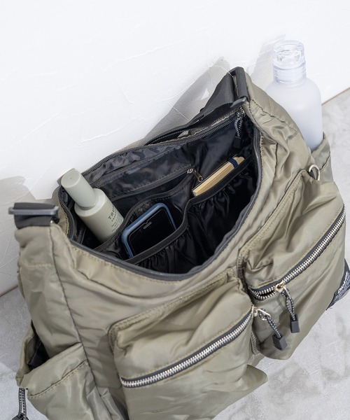 Dickies(ディッキーズ)の「【Dickies】DK PADDED MP SHOULDERBAG/ ディッキーズ マルチポケット シャイニー ショルダーバッグ(ショルダーバッグ・メンズ・ブラック/アイボリー/カーキ/チャコールグレー・FREE)」の18枚目の写真