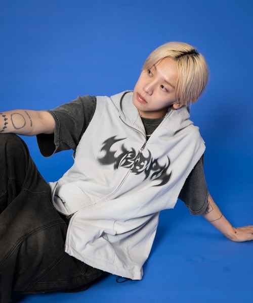 LTR DEPTH（レイターデプス）の「LTR DEPTH/ノースリーブグラフィックZIPパーカー（パーカー・メンズ・グレー/ブラック・LARGE/MEDIUM）」の8枚目の写真