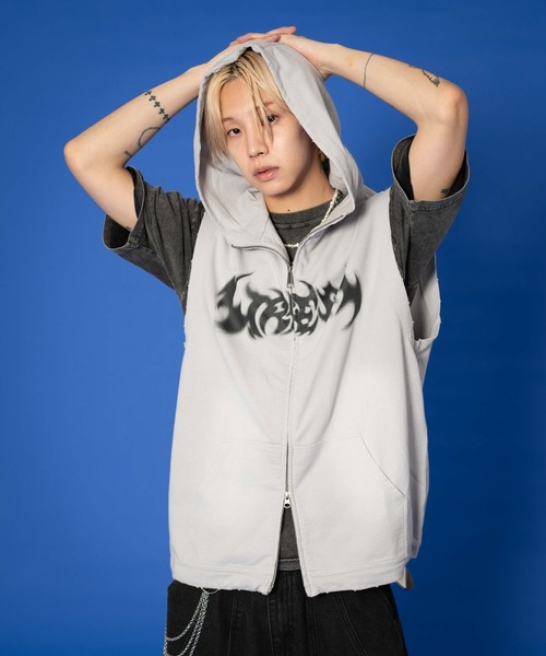 LTR DEPTH（レイターデプス）の「LTR DEPTH/ノースリーブグラフィックZIPパーカー（パーカー・メンズ・グレー/ブラック・LARGE/MEDIUM）」の9枚目の写真