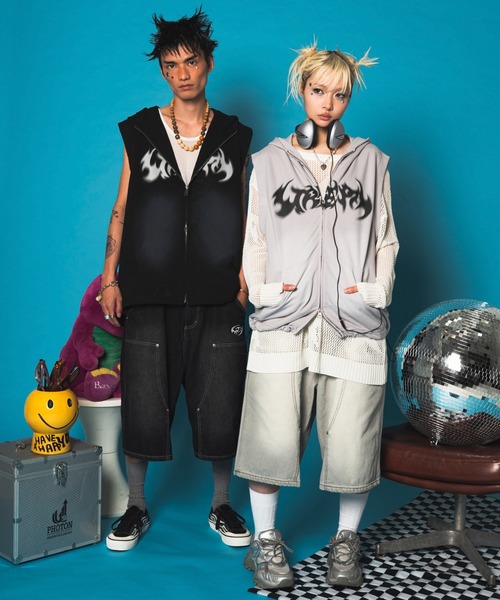 LTR DEPTH（レイターデプス）の「LTR DEPTH/ノースリーブグラフィックZIPパーカー（パーカー・メンズ・グレー/ブラック・LARGE/MEDIUM）」の3枚目の写真