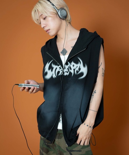 LTR DEPTH（レイターデプス）の「LTR DEPTH/ノースリーブグラフィックZIPパーカー（パーカー・メンズ・グレー/ブラック・LARGE/MEDIUM）」の21枚目の写真