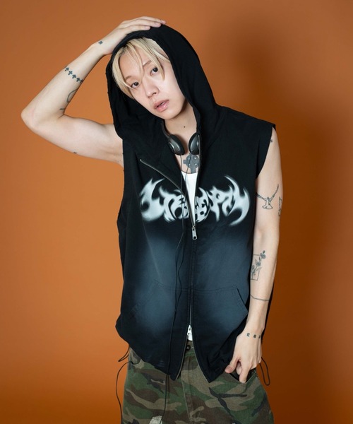 LTR DEPTH（レイターデプス）の「LTR DEPTH/ノースリーブグラフィックZIPパーカー（パーカー・メンズ・グレー/ブラック・LARGE/MEDIUM）」の22枚目の写真