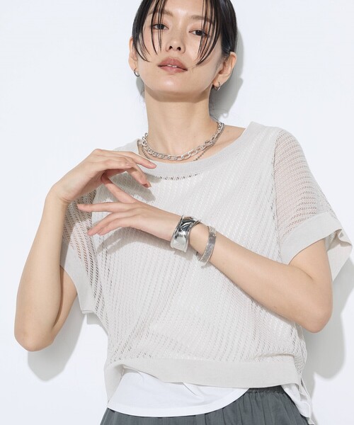 COMME CA（コムサ）の「透かし編みレース柄 レイヤードニット（アンサンブル・レディース・グレイッシュベージュ/ブラウン/グリーン・9号/11号）」の1枚目の写真