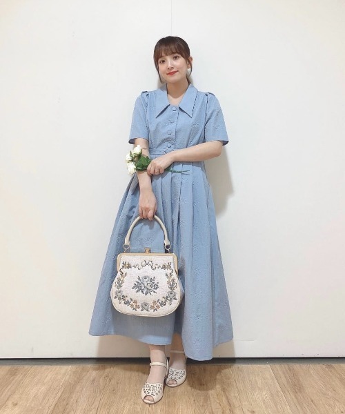 アンアナザーアンジェラス　リボンローズ刺繍がま口バッグ　ブルー リボンローズ刺繍がま口バッグ（ハンドバッグ）｜an another