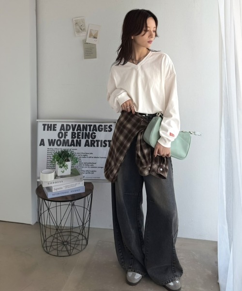 Java(ジャバ)の「《JaVa ジャバコラボ》シンプルなのに、存在感。綿100%Vネック切り替えロンT(長袖)(Tシャツ/カットソー・レディース・オフホワイト/ブラック/オートミール/チャコール・X-LARGE/SMALL/MEDIUM/LARGE)」の17枚目の写真