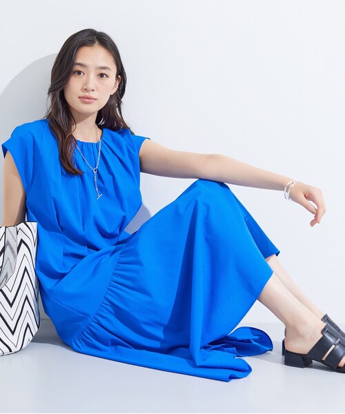 INDIVI(インディヴィ)の「【1枚でコーデ完成!】タックワンピース(ワンピース・レディース・ブラック/ブルー/ライトグレー・05/40/38/36/19/15 /13)」の3枚目の写真