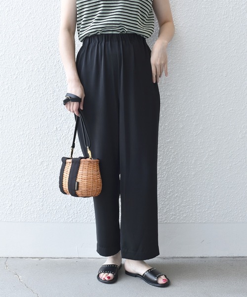 SHIPS.me(シップスミー)の「【ZOZO限定】SHIPS.me: サテン ワイド イージー パンツ(その他パンツ・レディース・ブラック/ライトカーキ/グリーン/ライトグレー/オレンジ/ダークネイビー/ベージュ・マルチサイズ)」の2枚目の写真