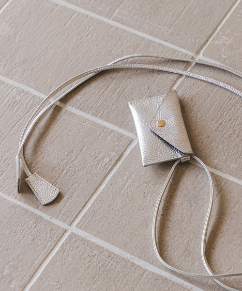 AULENTTI（オウレンティ）の「AULENTTI/オウレンティ カードケース付きベルト（ベルト・レディース・ブラック/シルバー・FREE）」の2枚目の写真