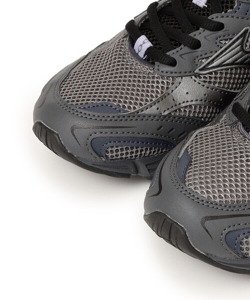 MIZUNO(ミズノ )の「MIZUNO: MXR スニーカー(スニーカー・レディース・チャコールグレー/シルバー・50/40/35/45/30)」の4枚目の写真