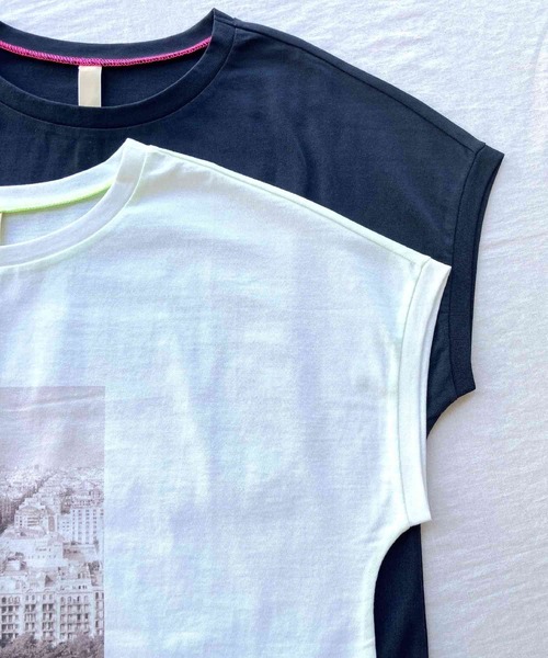 Q（キュー）の「フォトフレンチT（Tシャツ/カットソー・レディース・チャコールグレー/ホワイト・MEDIUM）」の10枚目の写真