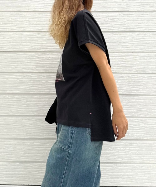 Q（キュー）の「フォトフレンチT（Tシャツ/カットソー・レディース・チャコールグレー/ホワイト・MEDIUM）」の16枚目の写真