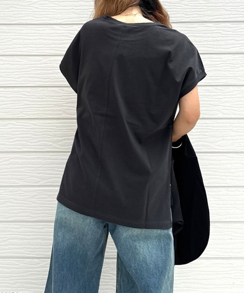 Q（キュー）の「フォトフレンチT（Tシャツ/カットソー・レディース・チャコールグレー/ホワイト・MEDIUM）」の17枚目の写真