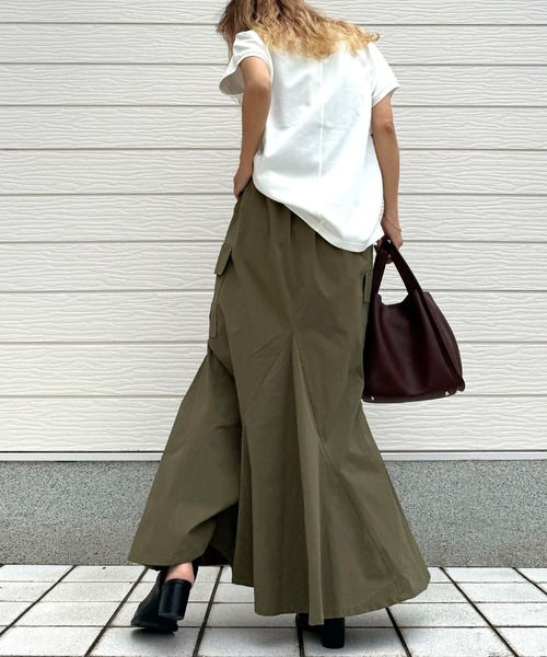 Q（キュー）の「フォトフレンチT（Tシャツ/カットソー・レディース・チャコールグレー/ホワイト・MEDIUM）」の4枚目の写真