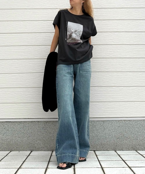 Q（キュー）の「フォトフレンチT（Tシャツ/カットソー・レディース・チャコールグレー/ホワイト・MEDIUM）」の20枚目の写真