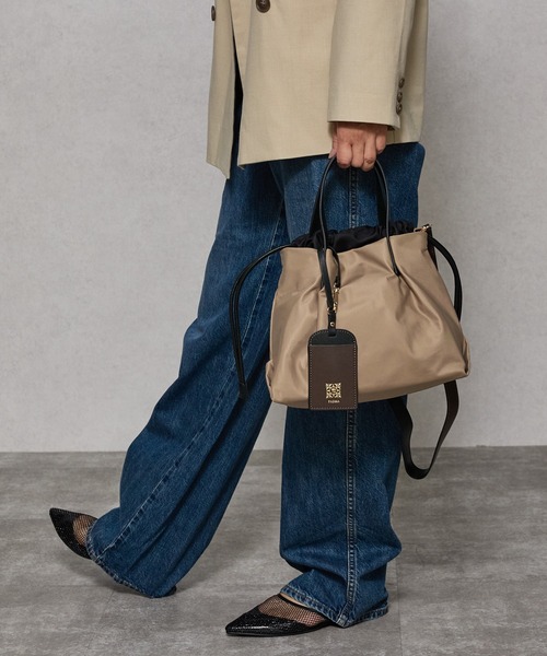 PADMA(パドマ)の「【PADMA/パドマ】ナイロン×レザー 巾着ミニトートバッグ(ビジネスバッグ・レディース・グレー/カーキ/ピンク/ワイン/ベージュ/ブラック/ネイビー・FREE)」の4枚目の写真