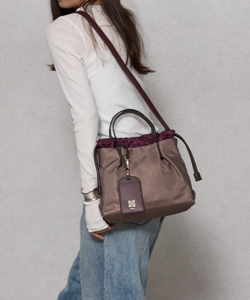 PADMA(パドマ)の「【PADMA/パドマ】ナイロン×レザー 巾着ミニトートバッグ(ビジネスバッグ・レディース・グレー/カーキ/ピンク/ワイン/ベージュ/ブラック/ネイビー・FREE)」の1枚目の写真