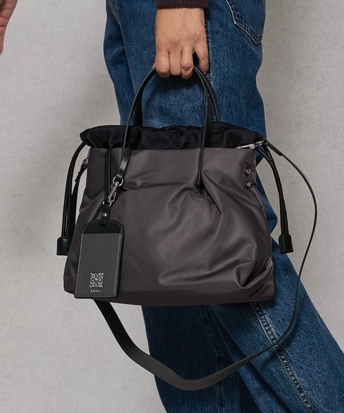 PADMA(パドマ)の「【PADMA/パドマ】ナイロン×レザー 巾着ミニトートバッグ(ビジネスバッグ・レディース・グレー/カーキ/ピンク/ワイン/ベージュ/ブラック/ネイビー・FREE)」の11枚目の写真