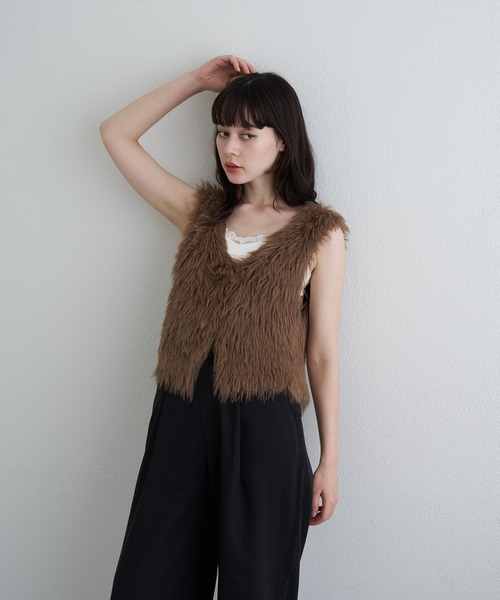 RAY CASSIN(レイカズン)の「ファーニットベスト(ニット/セーター・レディース・アイボリー/グレー/ブラウン・FREE)」の4枚目の写真