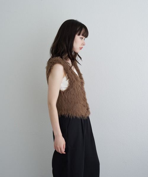 RAY CASSIN(レイカズン)の「ファーニットベスト(ニット/セーター・レディース・アイボリー/グレー/ブラウン・FREE)」の5枚目の写真