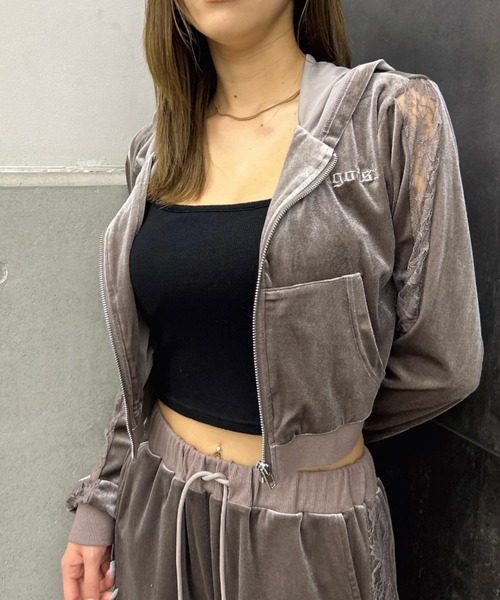 EGOIST（エゴイスト）の「袖レースベロアパーカー（パーカー・レディース・グレイッシュベージュ/ブラック・FREE）」の2枚目の写真