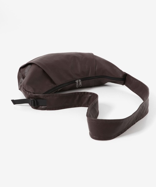 SENSE OF PLACE by URBAN RESEARCH(センスオブプレイスバイアーバンリサーチ)の「コクーンショルダーバッグ(ショルダーバッグ・メンズ・ブラウン/ブラック/カーキ・ONE)」の16枚目の写真