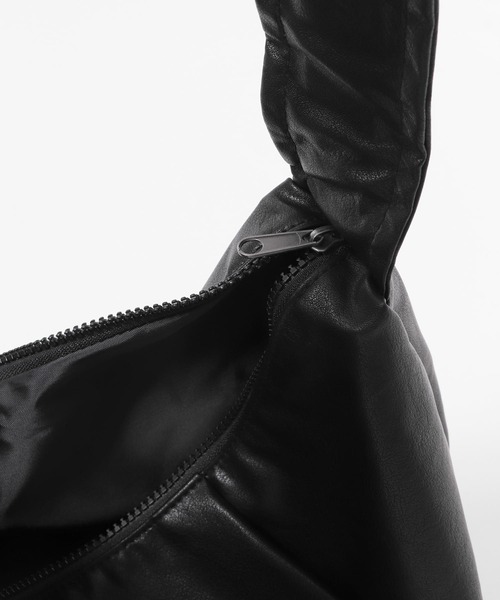 SENSE OF PLACE by URBAN RESEARCH(センスオブプレイスバイアーバンリサーチ)の「コクーンショルダーバッグ(ショルダーバッグ・メンズ・ブラウン/ブラック/カーキ・ONE)」の18枚目の写真