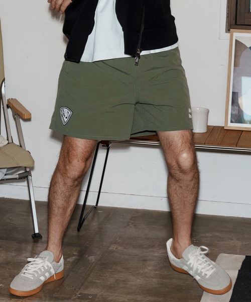 No Rain No Rainbow(ノーレインノーレインボー)の「mp14088-shrink nylon shorts ナイロンショートパンツ(NR25W-29)(その他パンツ・メンズ・ブラック/オリーブ/ベージュ系その他・S/M/L/XL)」の3枚目の写真