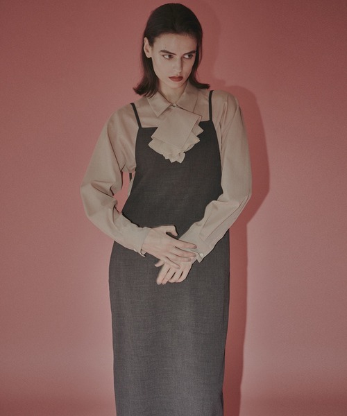 LE CIEL BLEU(ルシェルブルー)の「シアーウールシャツwネックスカーフ / Sheer Wool Shirt w/Neck Scarf(シャツ/ブラウス・レディース・ベージュ/チャコールグレー・36/38)」の1枚目の写真