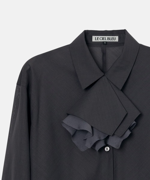 LE CIEL BLEU(ルシェルブルー)の「シアーウールシャツwネックスカーフ / Sheer Wool Shirt w/Neck Scarf(シャツ/ブラウス・レディース・ベージュ/チャコールグレー・36/38)」の8枚目の写真