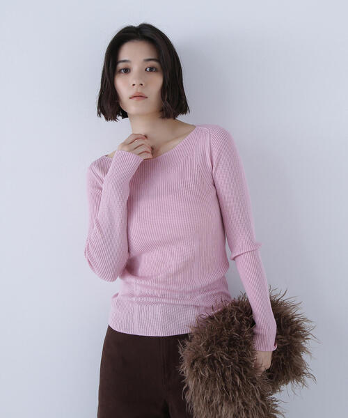 NATURAL BEAUTY BASIC（ナチュラルビューティーベーシック）の「◇ウールブレンドニットシリーズ　ボートネック（ニット/セーター・レディース・オフホワイト/ブラック/ブラウン/ピンク・FREE）」の4枚目の写真