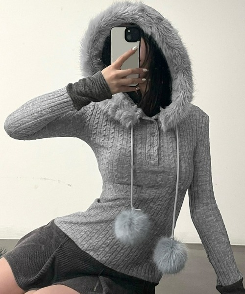 gossip!ロサンゼルス(ゴシップロサンゼルス)の「【Y2Kガーリー】ファーボア付きドローストリングニットトップス/長袖プルオーバー(ニット/セーター・レディース・グレー・M)」の2枚目の写真