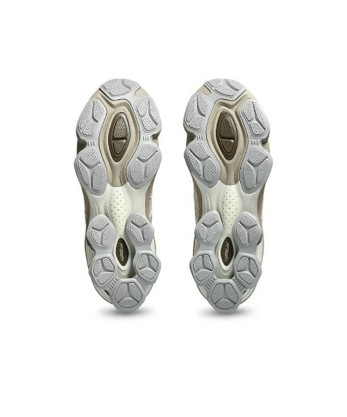 ASICS(アシックス)の「ASICS GEL-KINETIC FLUENT(アシックス ゲル キネティック フルーエント)(スニーカー・メンズ・グレー系/ホワイト系・25.5cm/26cm/26.5cm/27cm/27.5cm/28cm/28.5cm/29cm/23cm/23.5cm/24cm/24.5cm/25cm)」の9枚目の写真