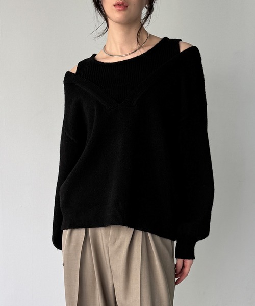 junoah(ジュノア)の「レイヤード風Vネックニット(薄手)(ニット/セーター・レディース・チャコール/ブラック/アイボリー・MEDIUM/LARGE)」の7枚目の写真