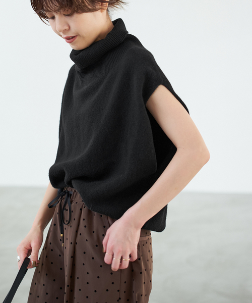 Spick & Span(スピックアンドスパン)の「オフタートルニットベスト(ニット/セーター・レディース・ブラック/ベージュ・FREE)」の3枚目の写真