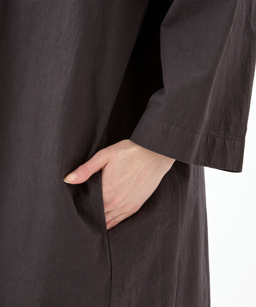 ORCIVAL(オーシバル)の「ORCIVAL | ガーメントダイ ラグランワンピース WOMEN(ワンピース・レディース・ブラック/ライトグレー・1)」の4枚目の写真