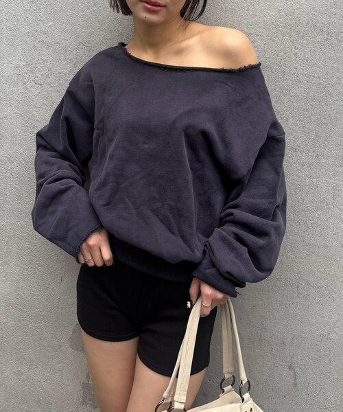 WHO'S WHO gallery(フーズフーギャラリー)の「【WEB限定】OFF-SHOULDER SWEAT(スウェット・レディース・ネイビー/チャコールグレー/ライトグレー/ブルー系その他/パープル/イエロー/サックスブルー/グレー・FREE)」の6枚目の写真