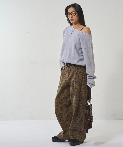 WHO'S WHO gallery(フーズフーギャラリー)の「【WEB限定】OFF-SHOULDER SWEAT(スウェット・レディース・ネイビー/チャコールグレー/ライトグレー/ブルー系その他/パープル/イエロー/サックスブルー/グレー・FREE)」の13枚目の写真