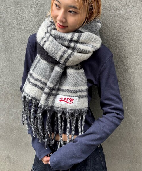 WHO'S WHO gallery(フーズフーギャラリー)の「SLOPPYリバーシブルチェックマフラー(マフラー・レディース・ブルー/ブラック/ブラウン・FREE)」の4枚目の写真