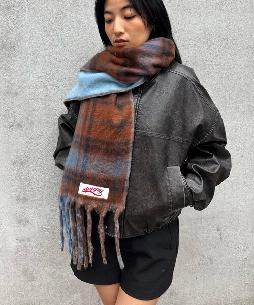 WHO'S WHO gallery(フーズフーギャラリー)の「SLOPPYリバーシブルチェックマフラー(マフラー・レディース・ブルー/ブラック/ブラウン・FREE)」の10枚目の写真