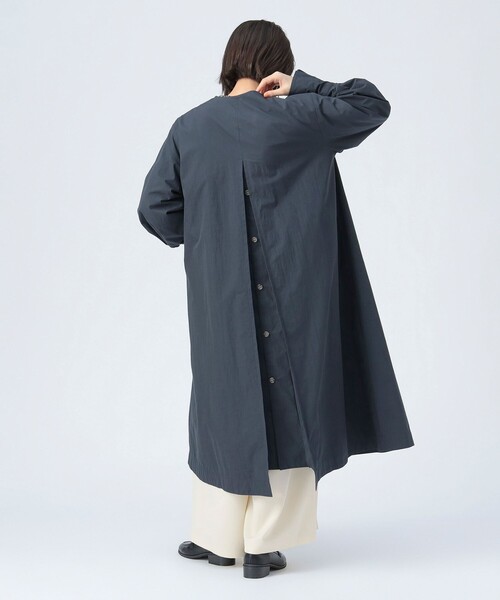 BEAMS HEART（ビームスハート）の「【ベストセラー】後ボタン ロングコート（ノーカラーコート・レディース・オリーブ/ネイビー/ベージュ・MEDIUM/SMALL）」の3枚目の写真