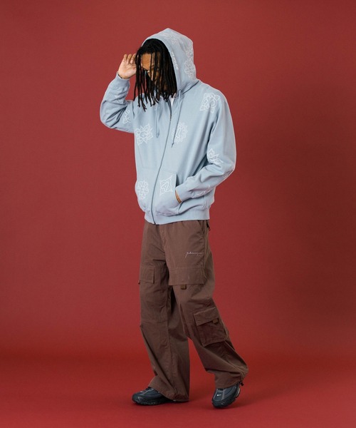 XLARGE（エクストララージ）の「ALLOVER EMBROIDERY ZIP UP HOODED SWEATSHIRT（パーカー・メンズ・ライトブルー/ブラック/ブラウン・L/M/S/XL）」の8枚目の写真