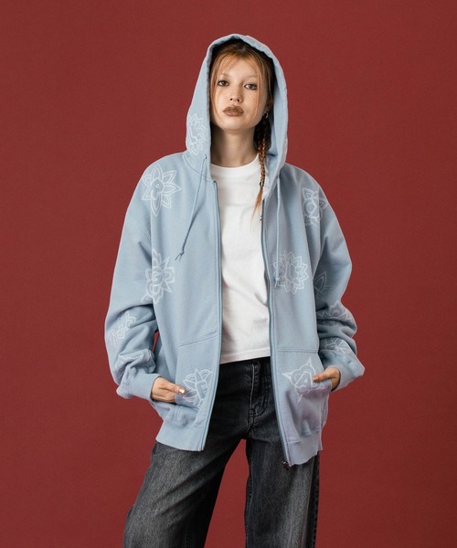 XLARGE（エクストララージ）の「ALLOVER EMBROIDERY ZIP UP HOODED SWEATSHIRT（パーカー・メンズ・ライトブルー/ブラック/ブラウン・L/M/S/XL）」の10枚目の写真