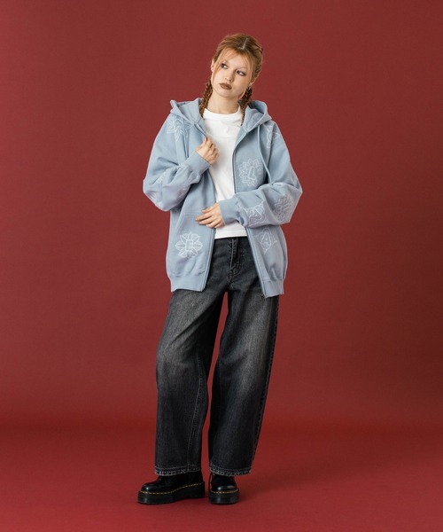 XLARGE（エクストララージ）の「ALLOVER EMBROIDERY ZIP UP HOODED SWEATSHIRT（パーカー・メンズ・ライトブルー/ブラック/ブラウン・L/M/S/XL）」の9枚目の写真