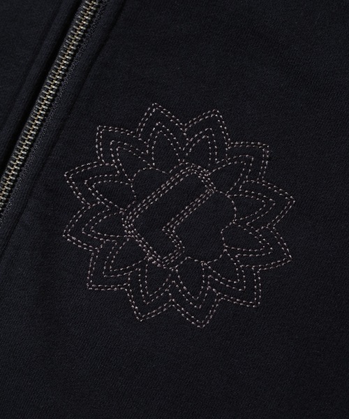 XLARGE（エクストララージ）の「ALLOVER EMBROIDERY ZIP UP HOODED SWEATSHIRT（パーカー・メンズ・ライトブルー/ブラック/ブラウン・L/M/S/XL）」の21枚目の写真