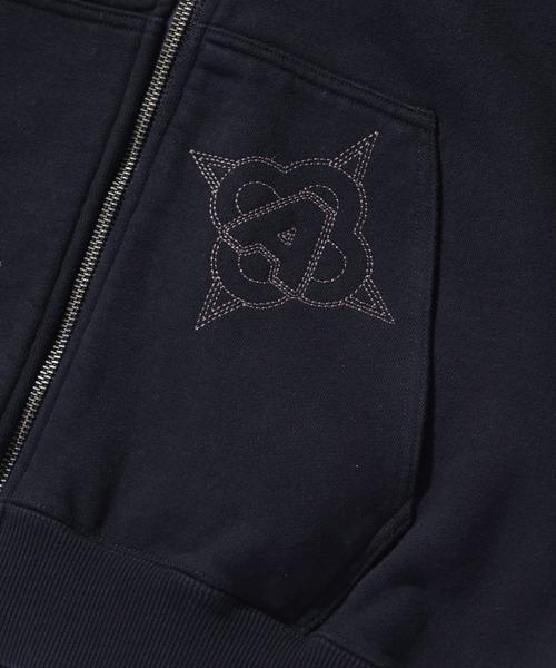 XLARGE（エクストララージ）の「ALLOVER EMBROIDERY ZIP UP HOODED SWEATSHIRT（パーカー・メンズ・ライトブルー/ブラック/ブラウン・L/M/S/XL）」の22枚目の写真