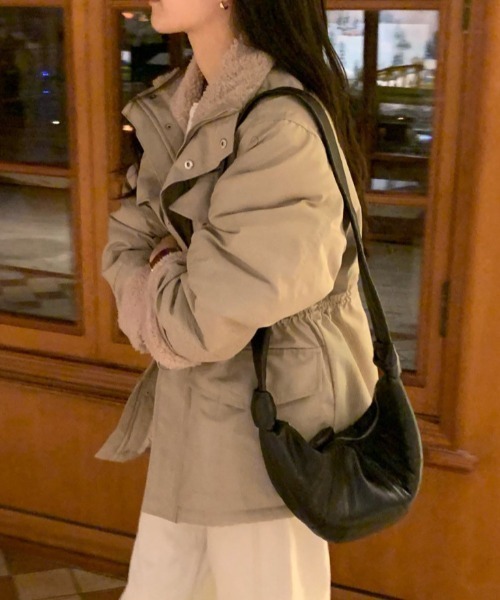 emi+（エミプラス）の「ドロスト裏ボアドッキングミリタリージャケット（ミリタリージャケット・レディース・ベージュ/ブラック・FREE）」の4枚目の写真